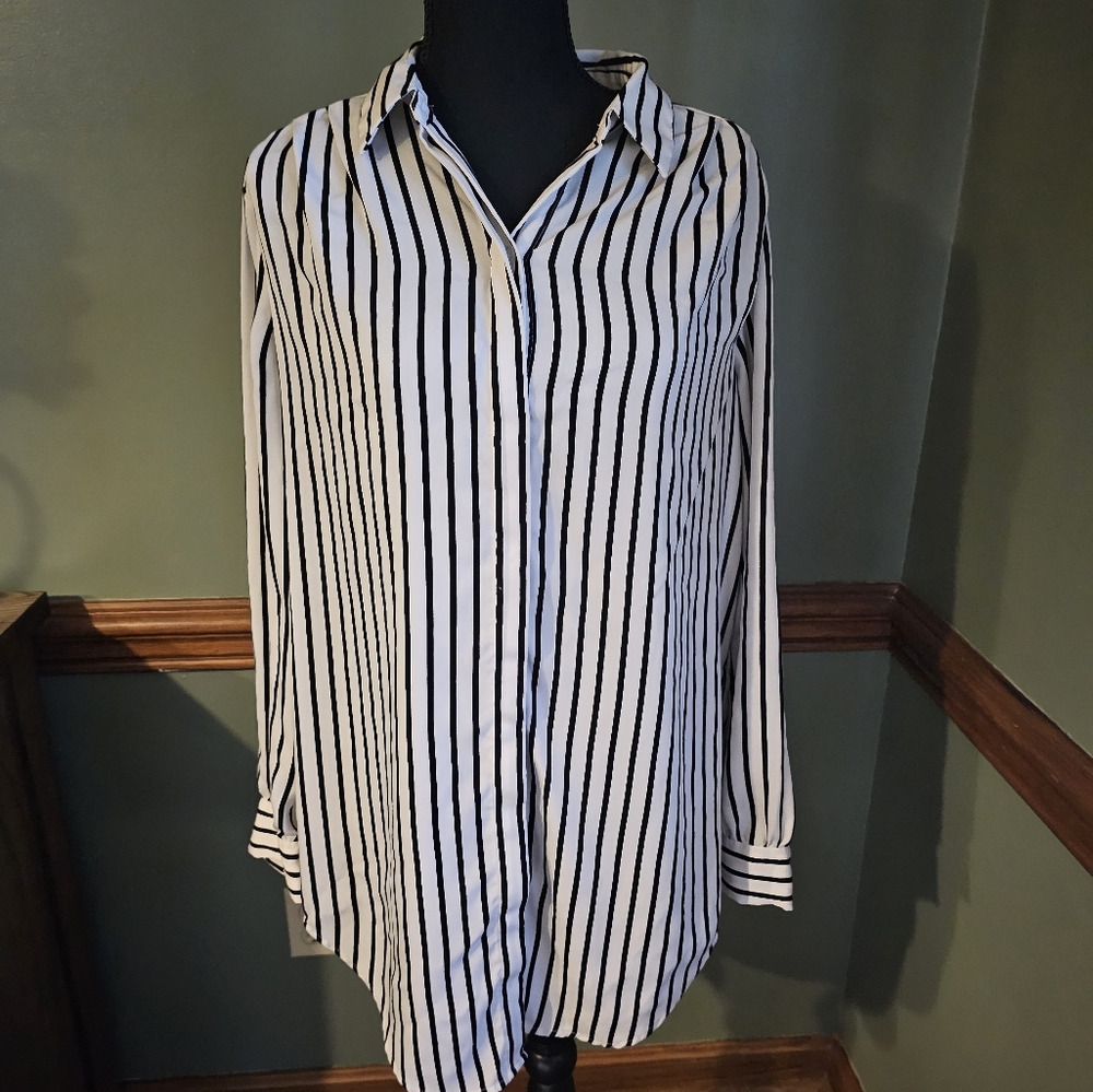 Blouse - Picture 2 of 3
